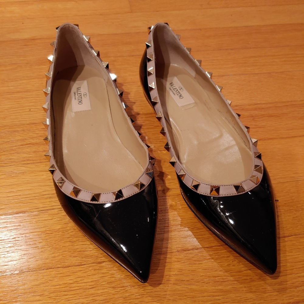 Valentino black patent leather flat rockstud size 39.5